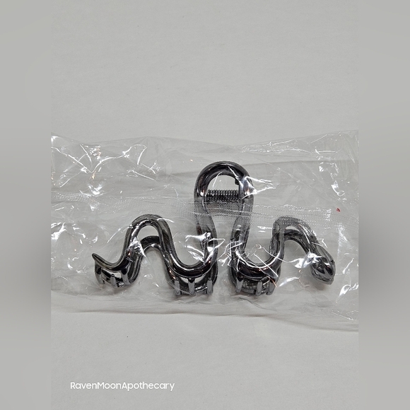 3/15$ Bundle Deal New Snake Hair Clip - Picture 1 of 4